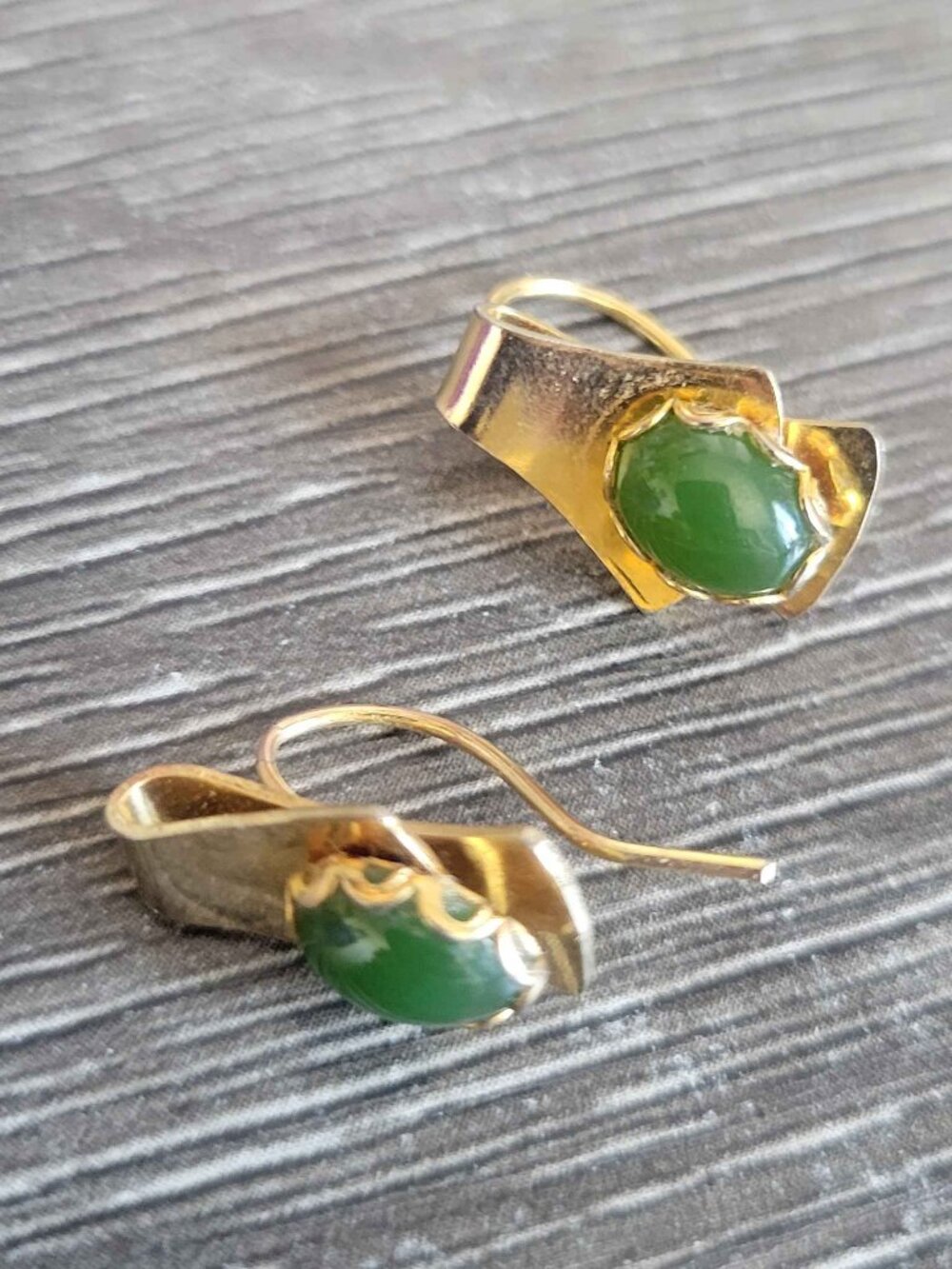 NO BRAND vintage-style gold-stone green stone earrings